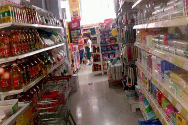 日用百貨店 便利生活的多彩驛站